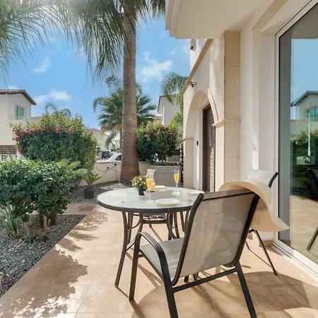 Lorena Villa Paralimni